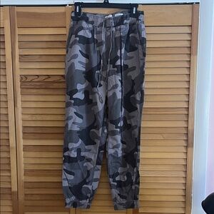 Women’s Camo Jogger Pants